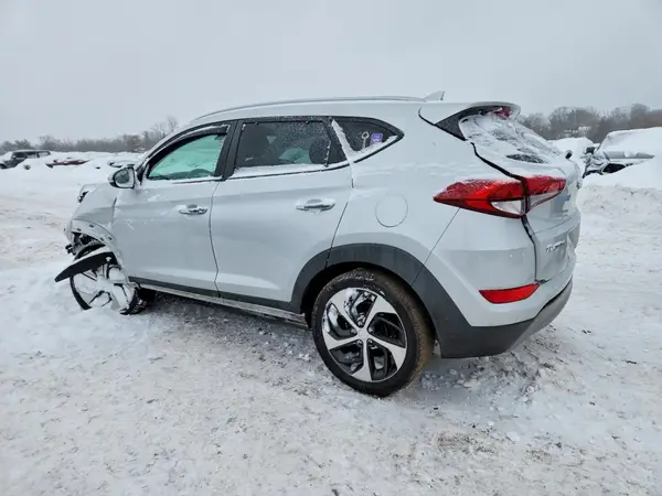 KM8J3CA25JU832663 2018 HYUNDAI TUCSON - Image 2