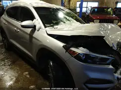 KM8J3CA26GU046038 2016 HYUNDAI TUCSON