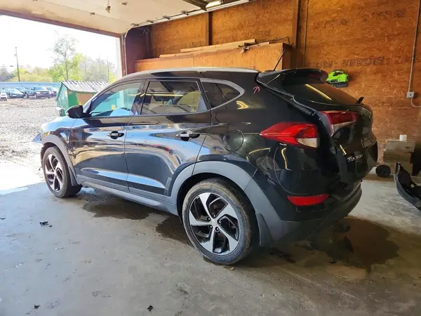 KM8J3CA26GU080710 2016 HYUNDAI TUCSON - Image 2