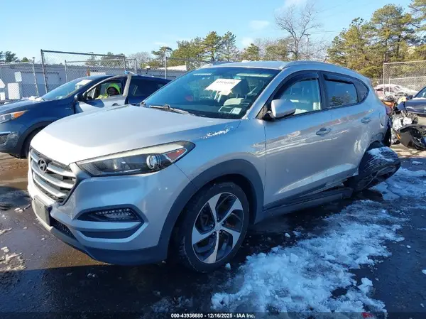KM8J3CA26GU094266 2016 HYUNDAI TUCSON - Image 2