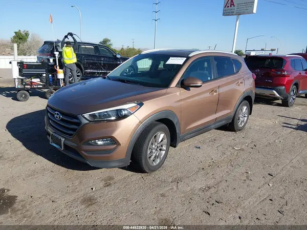 KM8J3CA26GU121806 2016 HYUNDAI TUCSON - Image 2