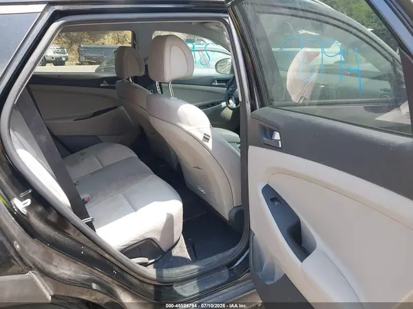 KM8J3CA26GU145720 2016 HYUNDAI TUCSON - Image 8