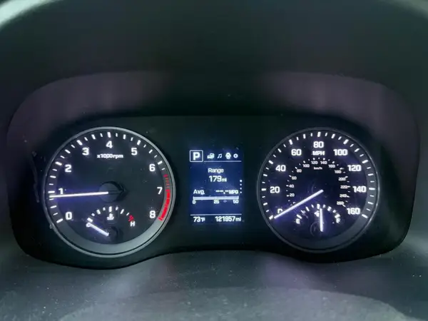 KM8J3CA26GU147340 2016 HYUNDAI TUCSON - Image 8