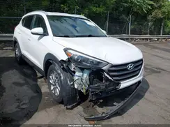 KM8J3CA26GU156975 2016 HYUNDAI TUCSON