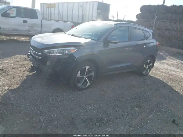 KM8J3CA26GU188230 2016 HYUNDAI TUCSON - Image 2