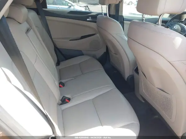 KM8J3CA26GU207956 2016 HYUNDAI TUCSON - Image 8
