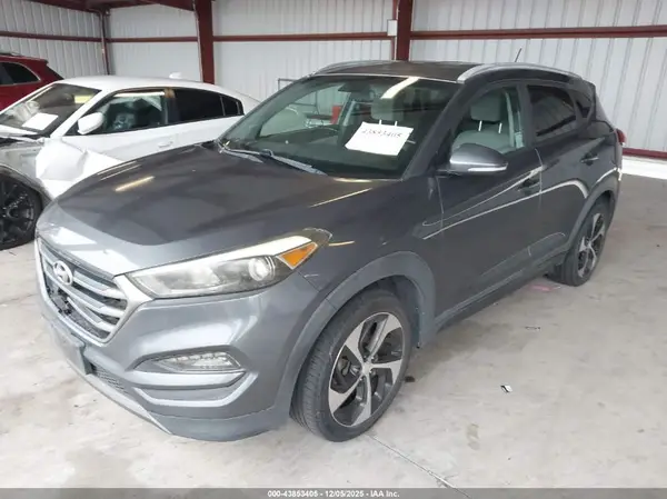 KM8J3CA26GU222781 2016 HYUNDAI TUCSON - Image 2