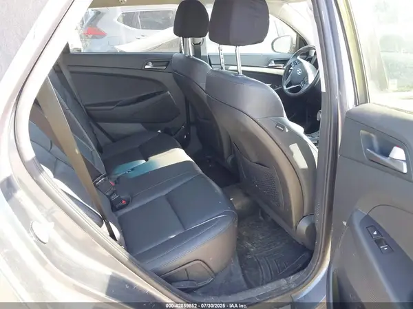 KM8J3CA26GU224823 2016 HYUNDAI TUCSON - Image 8