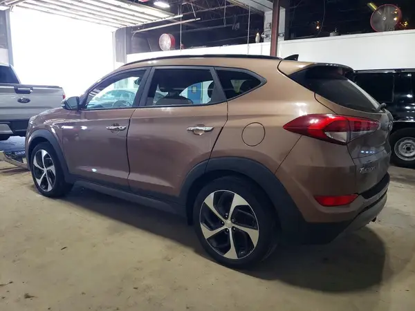 KM8J3CA26GU240116 2016 HYUNDAI TUCSON - Image 2