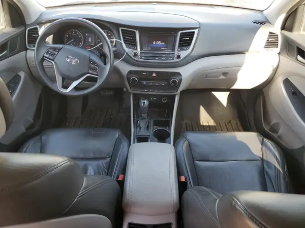 KM8J3CA26HU271738 2017 HYUNDAI TUCSON - Image 8