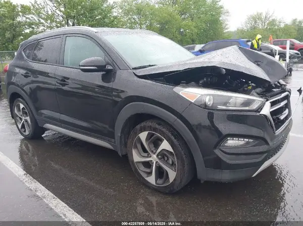 KM8J3CA26HU279984 2017 HYUNDAI TUCSON - Image 1