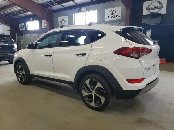 KM8J3CA26HU294386 2017 HYUNDAI TUCSON - Image 2