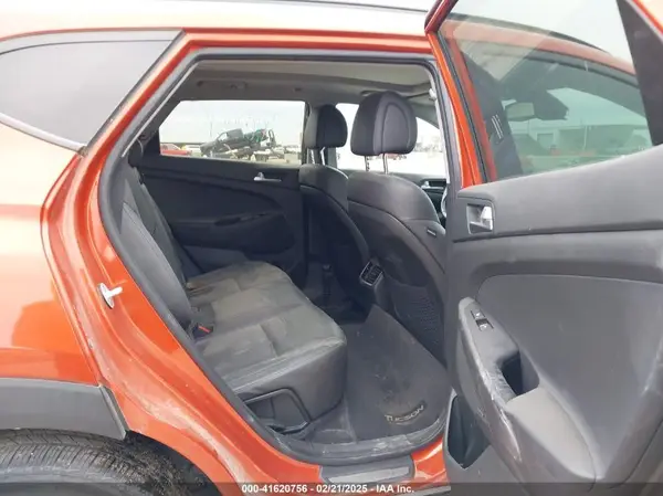 KM8J3CA26HU294937 2017 HYUNDAI TUCSON - Image 8