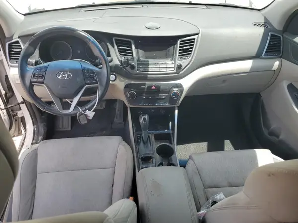 KM8J3CA26HU297594 2017 HYUNDAI TUCSON - Image 8