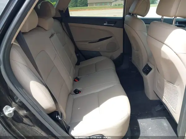 KM8J3CA26HU304771 2017 HYUNDAI TUCSON - Image 8