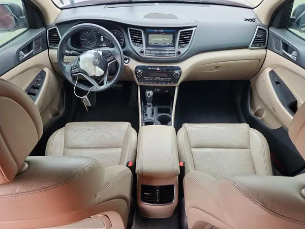 KM8J3CA26HU308318 2017 HYUNDAI TUCSON - Image 8