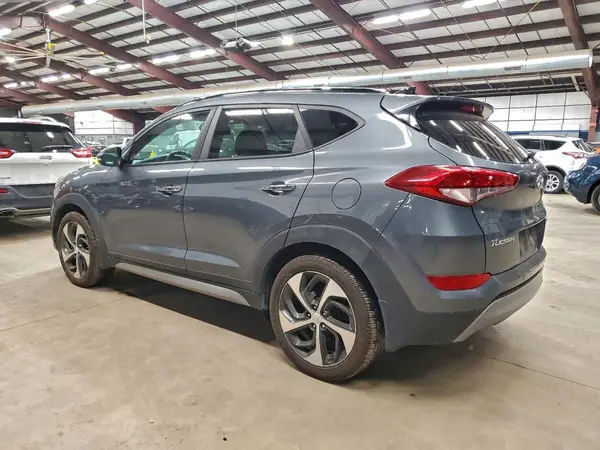 KM8J3CA26HU319982 2017 HYUNDAI TUCSON - Image 2