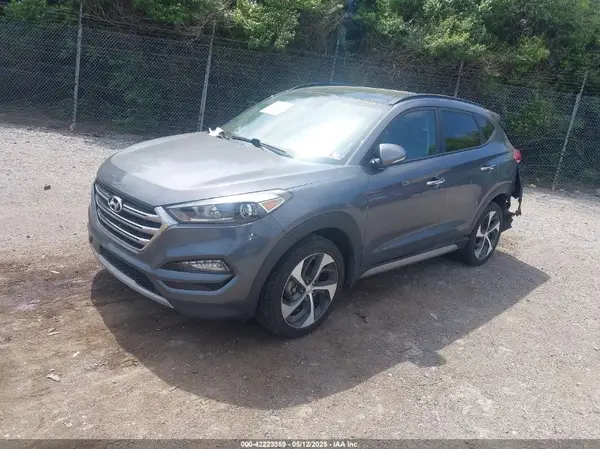 KM8J3CA26HU320369 2017 HYUNDAI TUCSON - Image 2