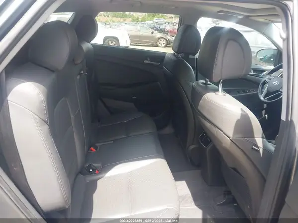 KM8J3CA26HU320369 2017 HYUNDAI TUCSON - Image 8