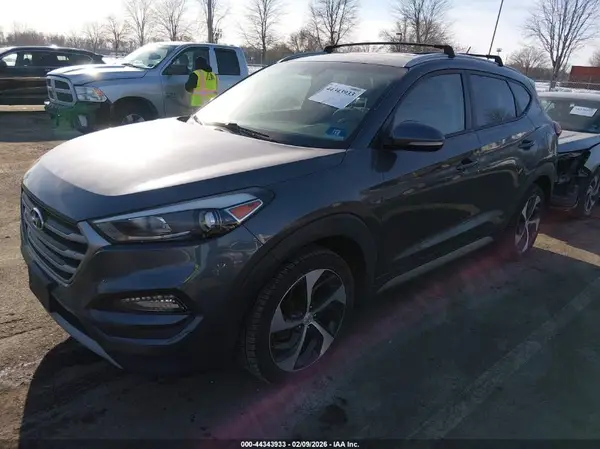KM8J3CA26HU326897 2017 HYUNDAI TUCSON - Image 2