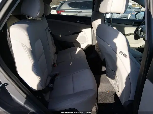 KM8J3CA26HU326897 2017 HYUNDAI TUCSON - Image 8