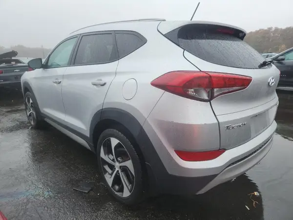 KM8J3CA26HU327533 2017 HYUNDAI TUCSON - Image 2