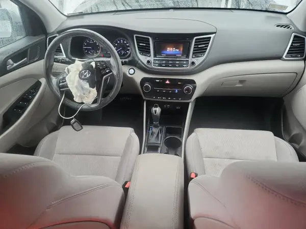 KM8J3CA26HU327533 2017 HYUNDAI TUCSON - Image 8