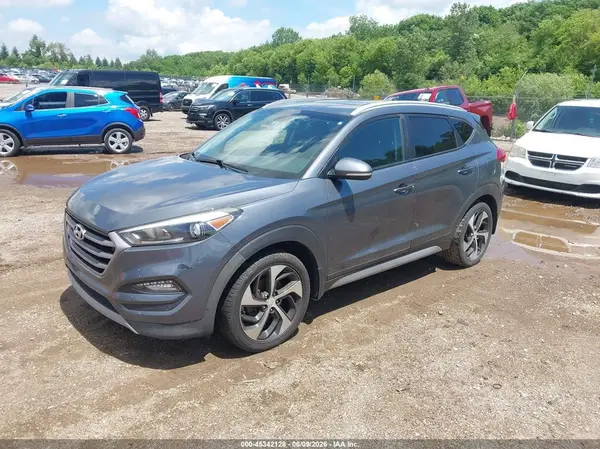 KM8J3CA26HU336068 2017 HYUNDAI TUCSON - Image 2