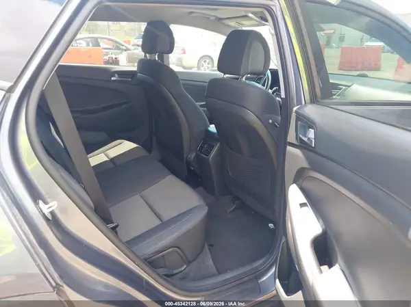 KM8J3CA26HU336068 2017 HYUNDAI TUCSON - Image 8