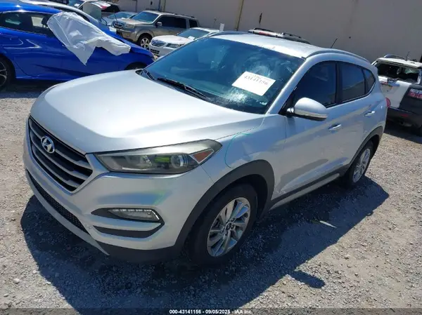 KM8J3CA26HU340251 2017 HYUNDAI TUCSON - Image 2