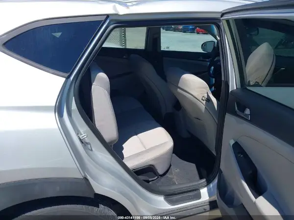 KM8J3CA26HU340251 2017 HYUNDAI TUCSON - Image 8