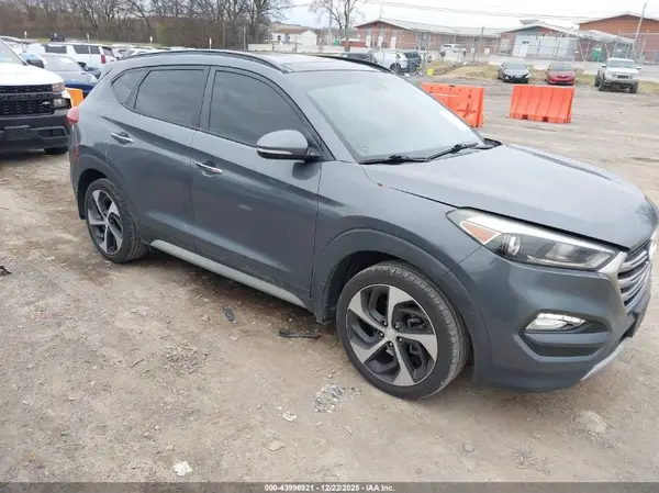KM8J3CA26HU372357 2017 HYUNDAI TUCSON - Image 1