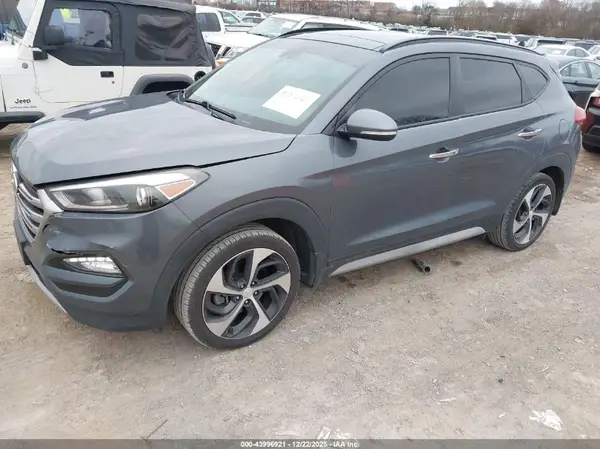 KM8J3CA26HU372357 2017 HYUNDAI TUCSON - Image 2