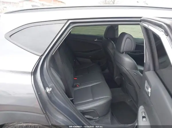 KM8J3CA26HU372357 2017 HYUNDAI TUCSON - Image 8