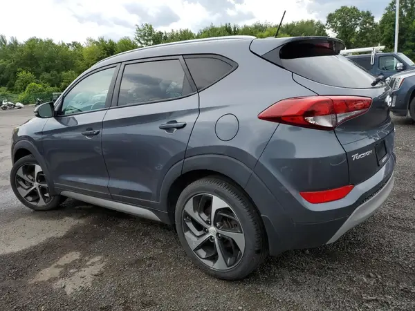 KM8J3CA26HU375081 2017 HYUNDAI TUCSON - Image 2