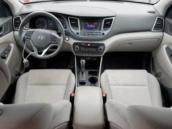 KM8J3CA26HU375081 2017 HYUNDAI TUCSON - Image 8