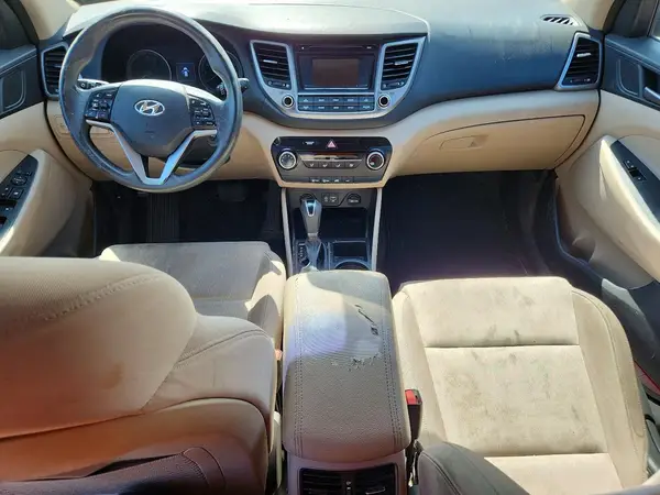 KM8J3CA26HU381835 2017 HYUNDAI TUCSON - Image 8