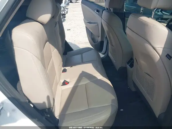 KM8J3CA26HU388560 2017 HYUNDAI TUCSON - Image 8