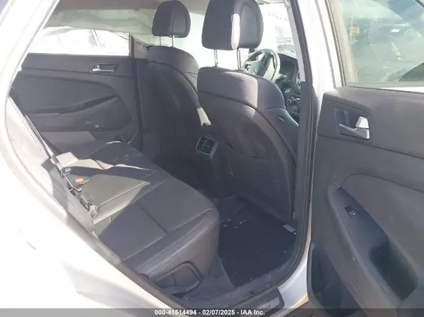 KM8J3CA26HU390650 2017 HYUNDAI TUCSON - Image 8