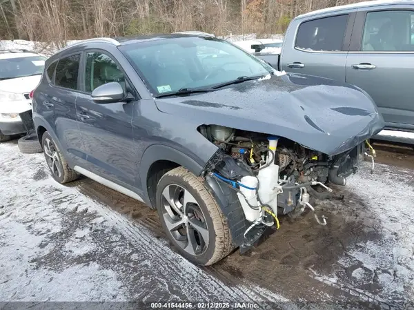 KM8J3CA26HU393354 2017 HYUNDAI TUCSON - Image 1
