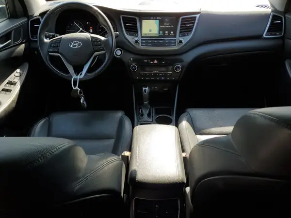 KM8J3CA26HU413635 2017 HYUNDAI TUCSON - Image 8