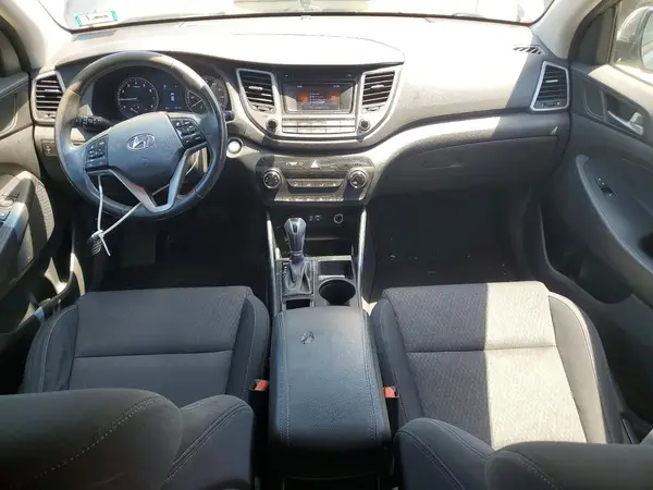 KM8J3CA26HU416258 2017 HYUNDAI TUCSON - Image 8