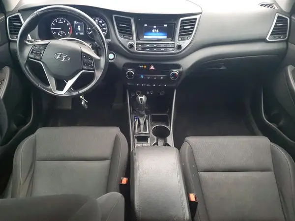 KM8J3CA26HU417877 2017 HYUNDAI TUCSON - Image 8