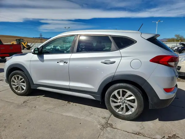 KM8J3CA26HU422819 2017 HYUNDAI TUCSON - Image 2