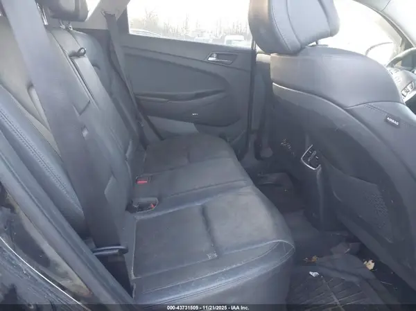 KM8J3CA26HU424151 2017 HYUNDAI TUCSON - Image 8