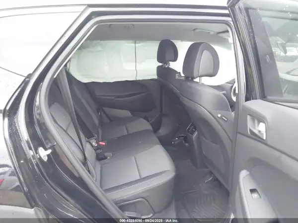 KM8J3CA26HU438969 2017 HYUNDAI TUCSON - Image 8