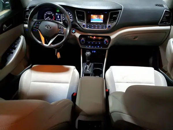 KM8J3CA26HU446781 2017 HYUNDAI TUCSON - Image 8
