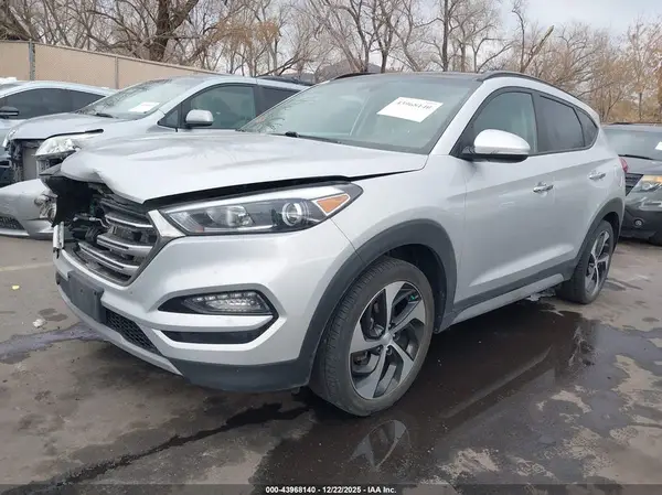 KM8J3CA26HU470241 2017 HYUNDAI TUCSON - Image 2
