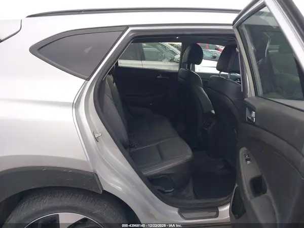 KM8J3CA26HU470241 2017 HYUNDAI TUCSON - Image 8