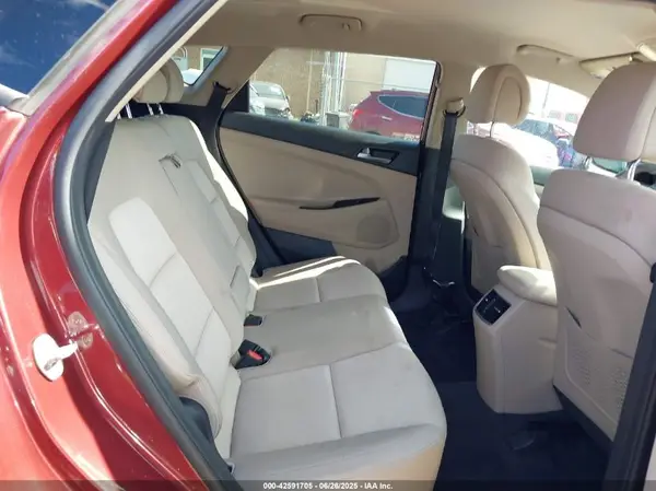 KM8J3CA26HU472250 2017 HYUNDAI TUCSON - Image 8